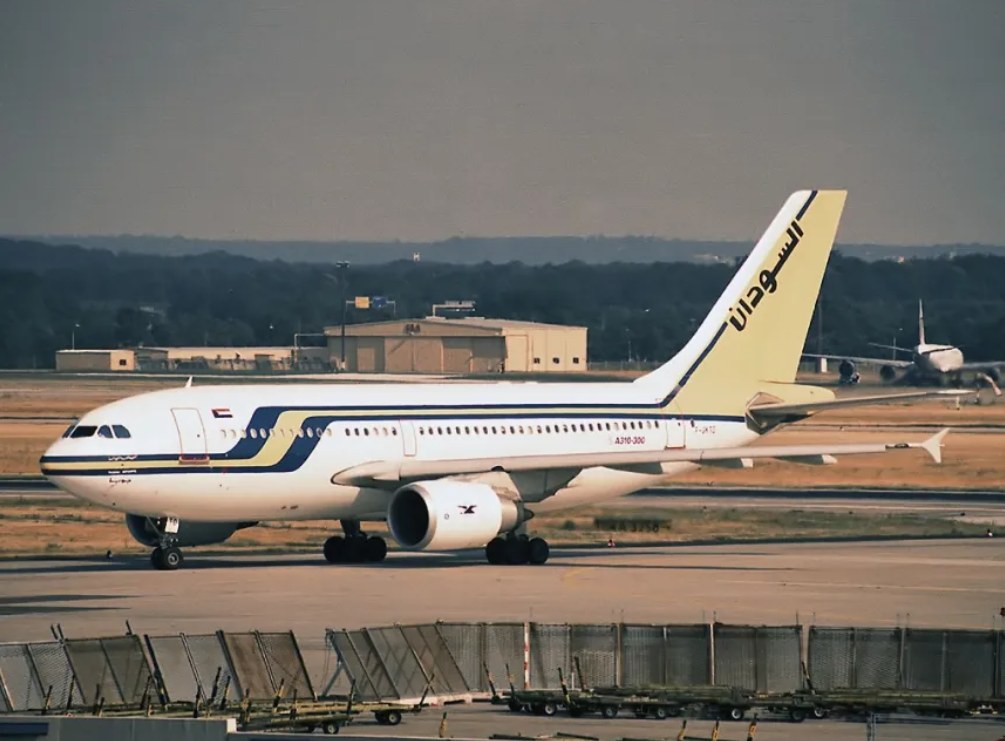 طائرة إيرباص A310 بألوان سودانير القديمة