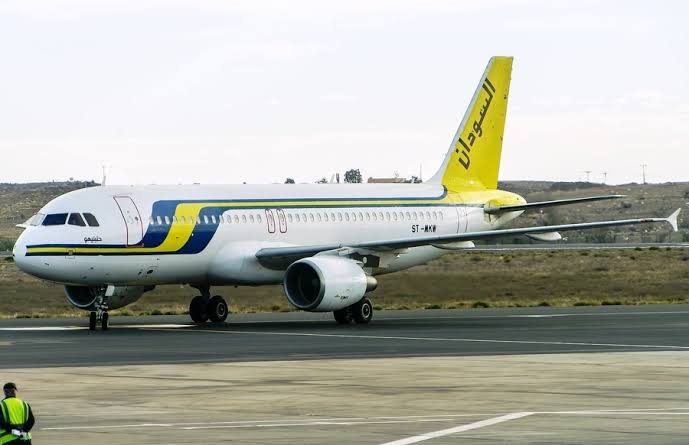 طائرة سودانير إيرباص A320 على المدرج